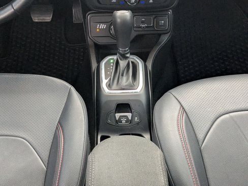 Used 2019 Jeep Renegade Latitude w/ Cold Weather Group image 17