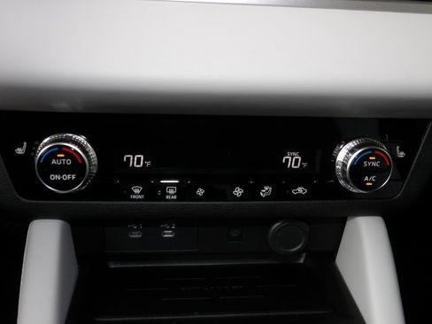 New 2025 Mitsubishi Outlander SE image 24