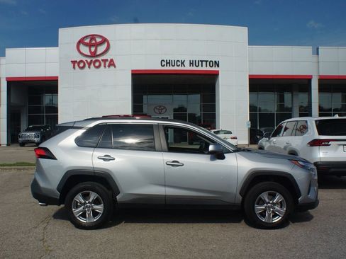 Used 2025 Toyota RAV4 XLE AWD/4WD image 1