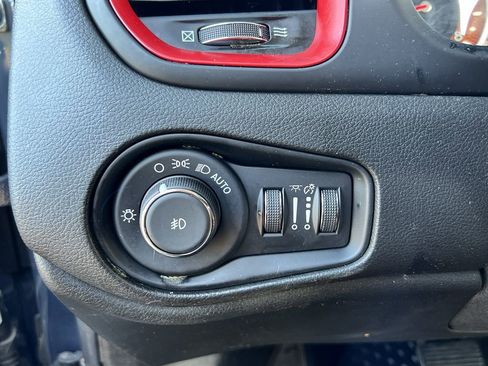 Used 2023 Jeep Renegade Trailhawk image 16