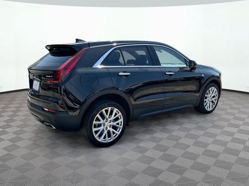 Used 2022 Cadillac XT4 Luxury w/ Cold Weather Package image 6