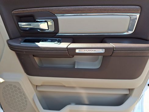 Used 2018 RAM 1500 Laramie w/ Convenience Group AWD/4WD image 10