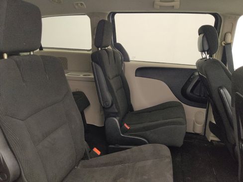 Used 2018 Dodge Grand Caravan SE w/ UConnect Hands-Free Group FWD image 19