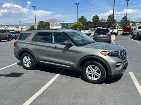 Used 2020 Ford Explorer XLT w/ Equipment Group 202A AWD/4WD image 5