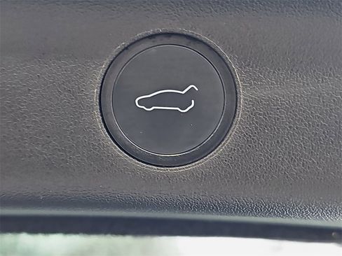 Used 2021 Tesla Model Y Long Range image 16