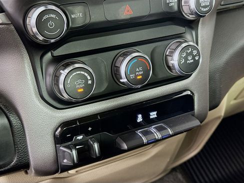 Used 2020 RAM 1500 Big Horn AWD/4WD image 16