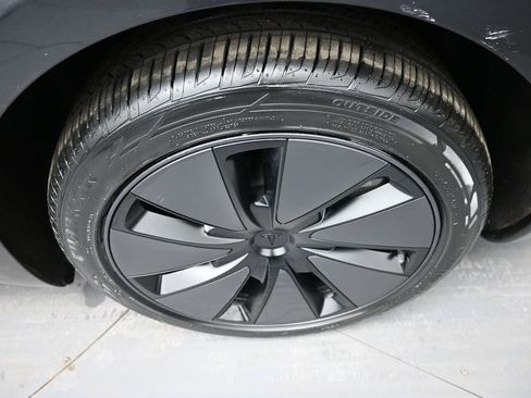 Used 2025 Tesla Model 3 Long Range image 15