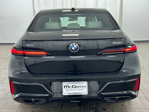 Used 2023 BMW 760i xDrive image 4