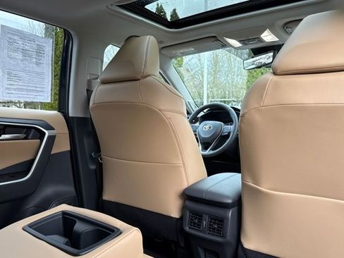 Used 2025 Toyota RAV4 XLE Premium image 26