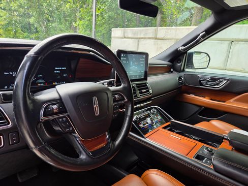 Used 2019 Lincoln Navigator L Reserve AWD/4WD image 3