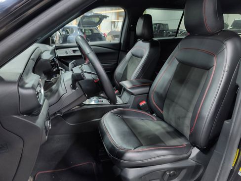 Used 2023 Ford Explorer ST-Line w/ Class IV Trailer Tow Package image 7