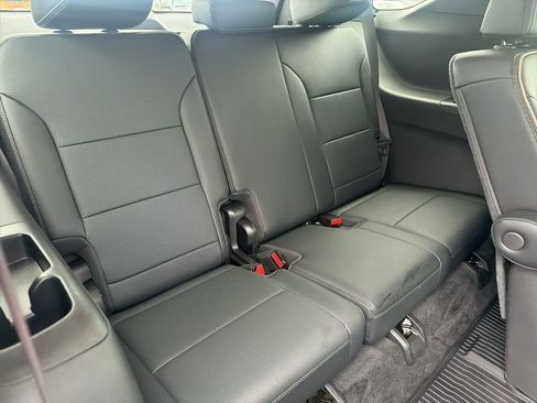 Used 2025 Chevrolet Traverse High Country image 26