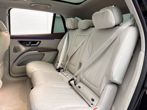 Used 2023 Mercedes-Benz EQS 580 4MATIC SUV image 34