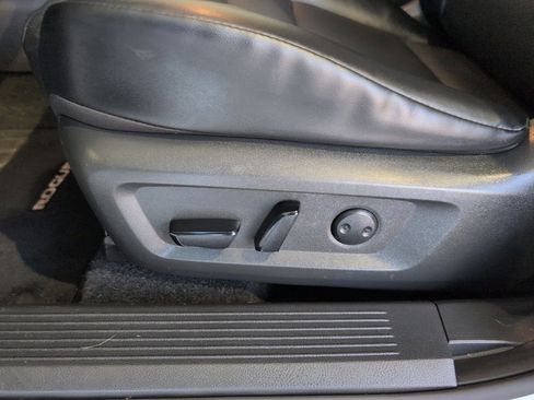 Used 2021 Nissan Rogue SV w/ Premium Package image 10