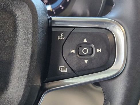 Certified 2023 Volvo XC40 B4 Plus w/ Protection Package Premier image 24