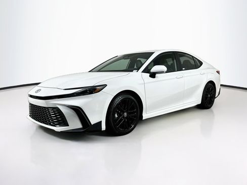 Used 2026 Toyota Camry SE FWD image 3