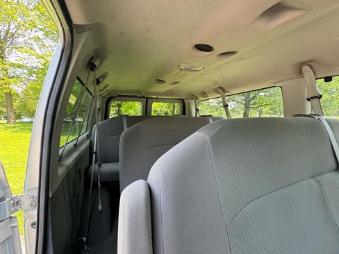 Used 2010 Ford E-350 and Econoline 350 XL RWD image 38