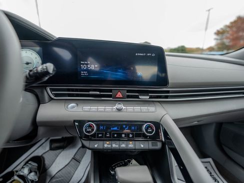 Certified 2023 Hyundai Elantra SEL w/ Convenience Package image 16