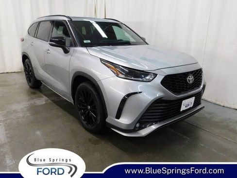 Used 2023 Toyota Highlander XSE image 1