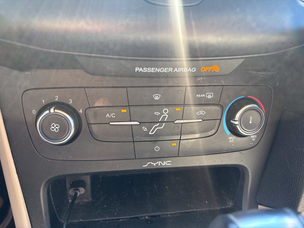 Used 2015 Ford Focus SE FWD image 15
