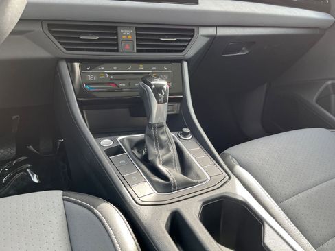 Used 2025 Volkswagen Jetta SE image 41