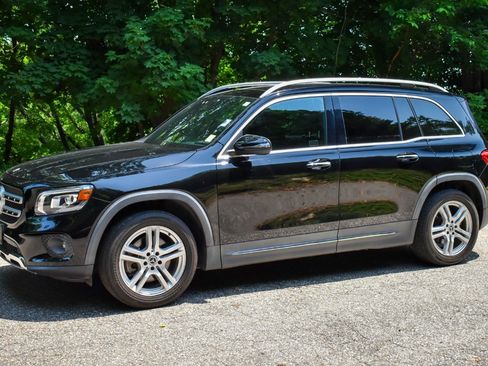 Used 2021 Mercedes-Benz GLB 250 4MATIC image 3