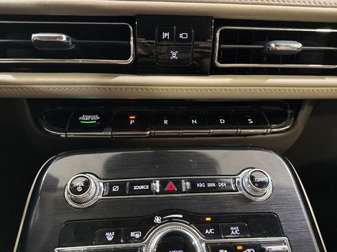 Used 2022 Lincoln Nautilus FWD w/ Premium Package image 19