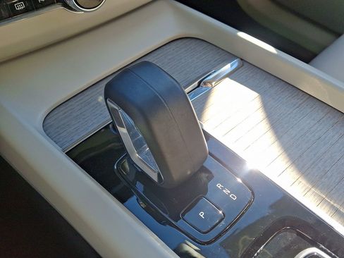 Certified 2023 Volvo XC60 B5 Plus w/ Climate Package image 15