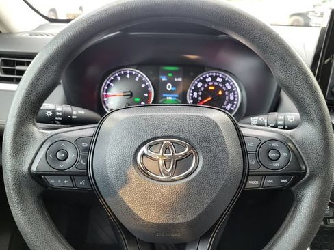 Used 2021 Toyota RAV4 XLE w/ Convenience Package FWD image 15