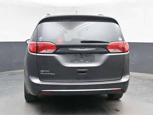 Used 2017 Chrysler Pacifica Touring-L Plus w/ Tire & Wheel Group FWD image 9