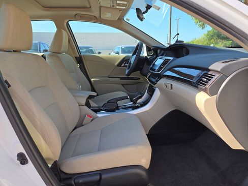Used 2016 Honda Accord EX image 27