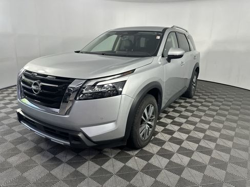 Used 2025 Nissan Pathfinder SL FWD image 14