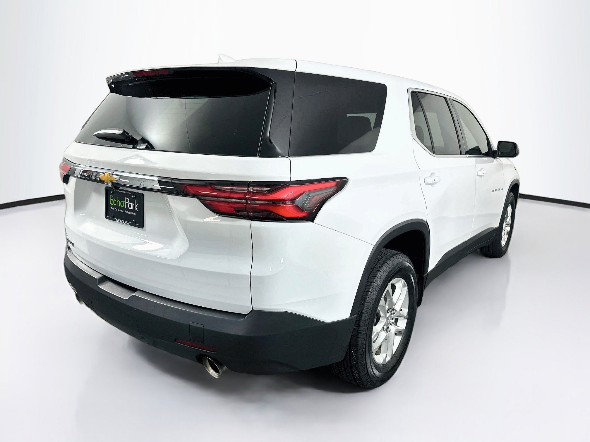 Used 2023 Chevrolet Traverse LS FWD image 9