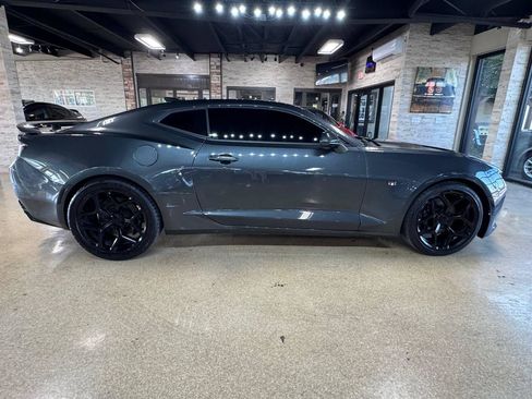 Used 2016 Chevrolet Camaro SS RWD image 8