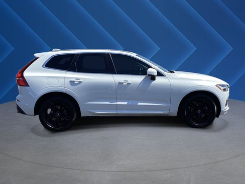 Used 2021 Volvo XC60 T5 Momentum FWD image 2