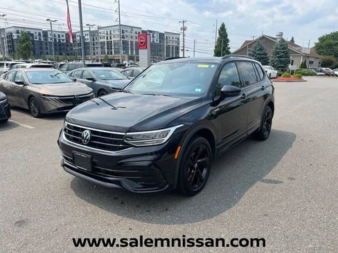 Used 2024 Volkswagen Tiguan SE R-Line AWD/4WD image 3