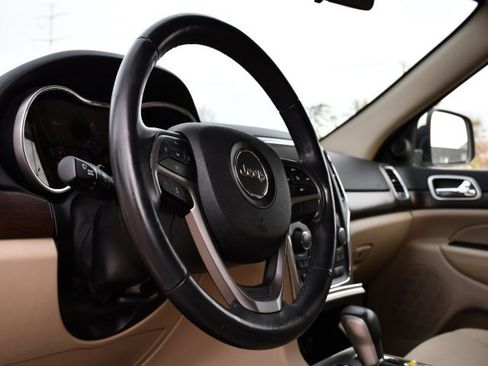 Used 2018 Jeep Grand Cherokee Laredo image 14