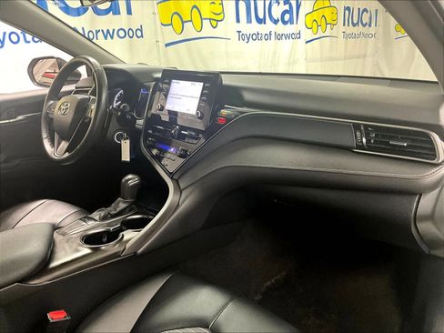 Used 2024 Toyota Camry SE image 14