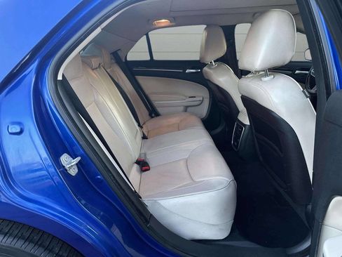 Used 2018 Chrysler 300 Limited image 18