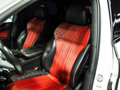Used 2019 Bentley Bentayga AWD/4WD image 26