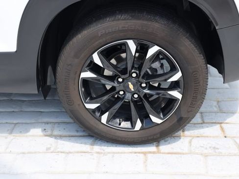 Used 2023 Chevrolet TrailBlazer LT w/ LPO, Blackout Package FWD image 38