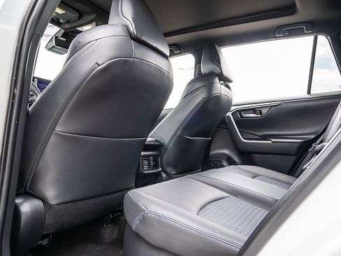 Used 2023 Toyota RAV4 XSE AWD/4WD image 18