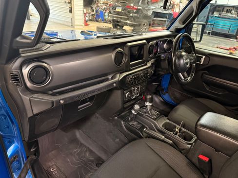 Used 2023 Jeep Wrangler Unlimited Sport w/ Cold Weather Group AWD/4WD image 45