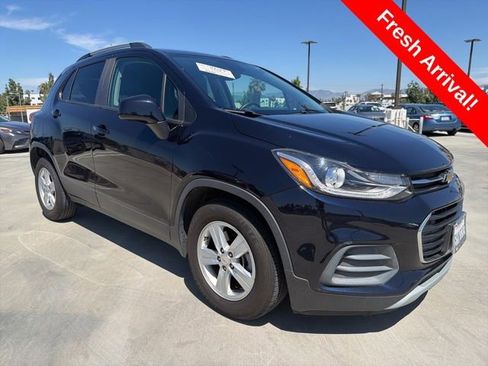 Used 2022 Chevrolet Trax LT w/ LT Convenience Package image 1
