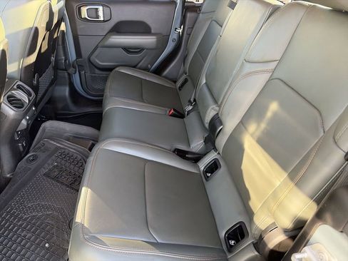 Used 2024 Jeep Gladiator Mojave w/ Technology Group AWD/4WD image 32