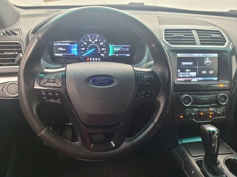 Used 2016 Ford Explorer XLT w/ Equipment Group 201A AWD/4WD image 22