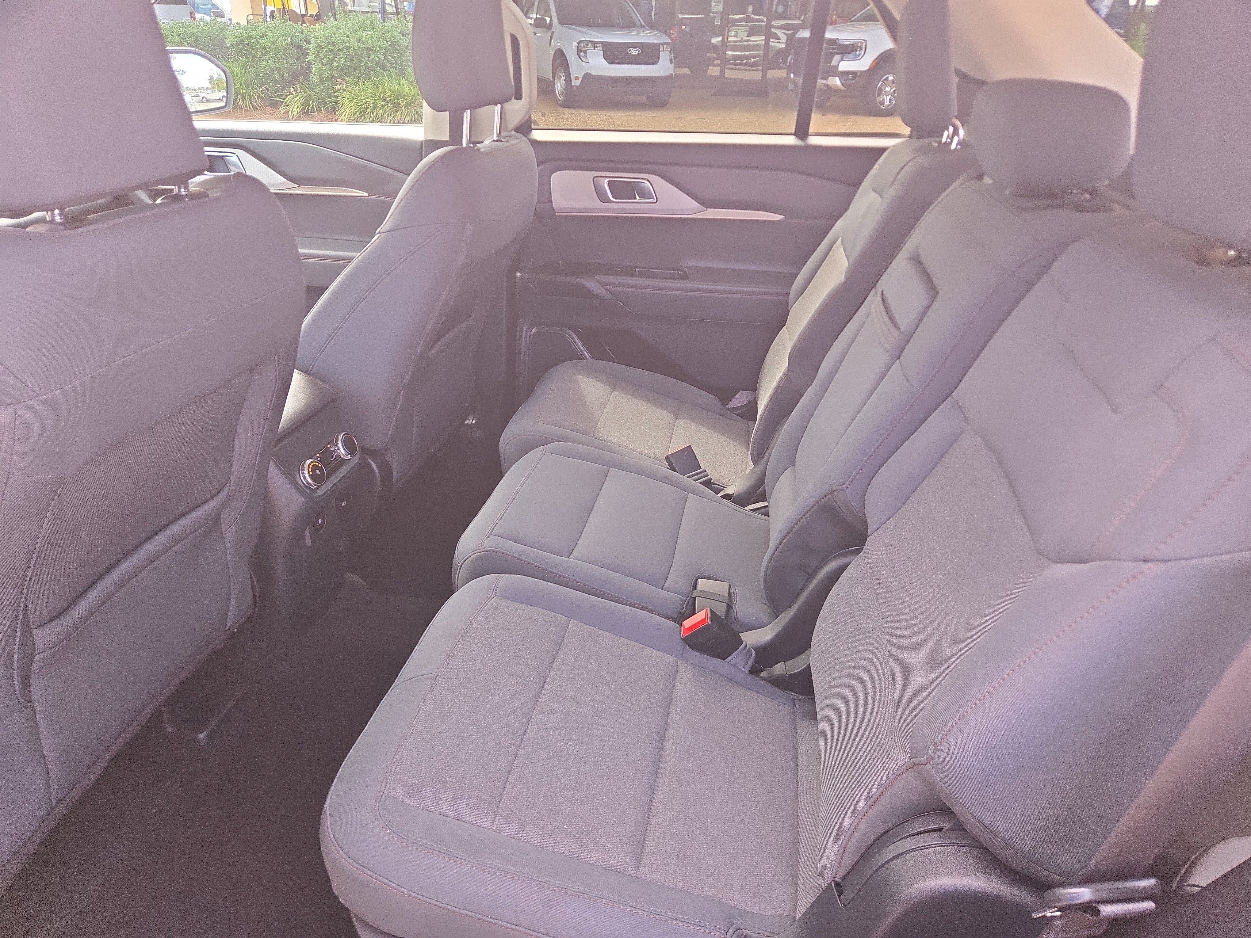 Used 2025 Ford Explorer Active RWD image 18