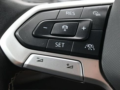 Used 2024 Volkswagen Tiguan SE FWD image 25