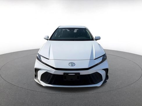 Used 2025 Toyota Camry SE image 4
