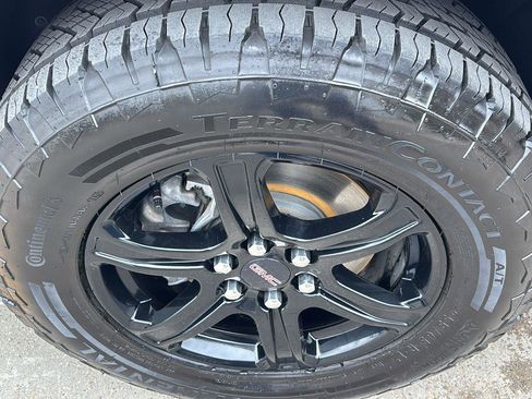 Certified 2023 GMC Acadia AT4 w/ Preferred Package image 12